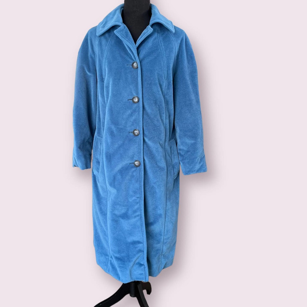 Beautiful vintage Betty Rose blue plush coat